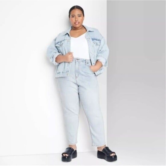 NWT Women's Super-High Rise Tapered Jeans - Wild Fable Light Wash Size 18 - Picture 2 of 3